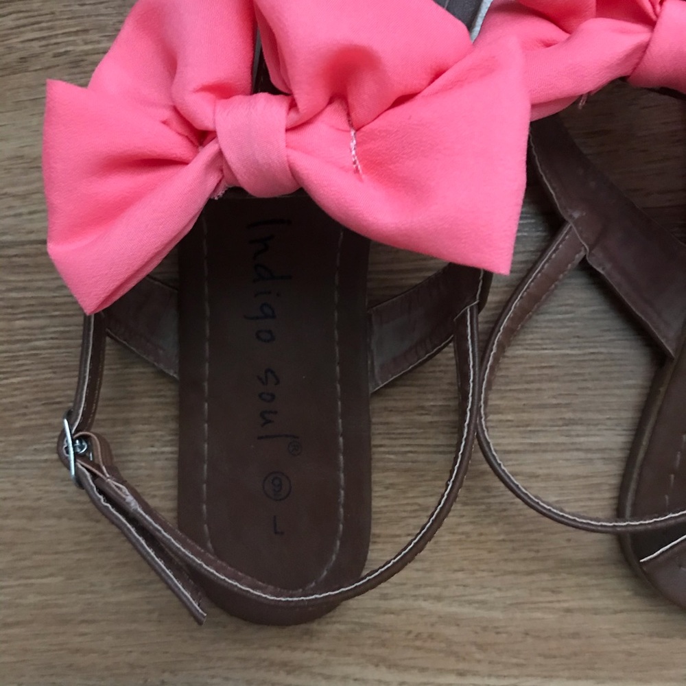 Bow Sandals - Picture 3 of 4